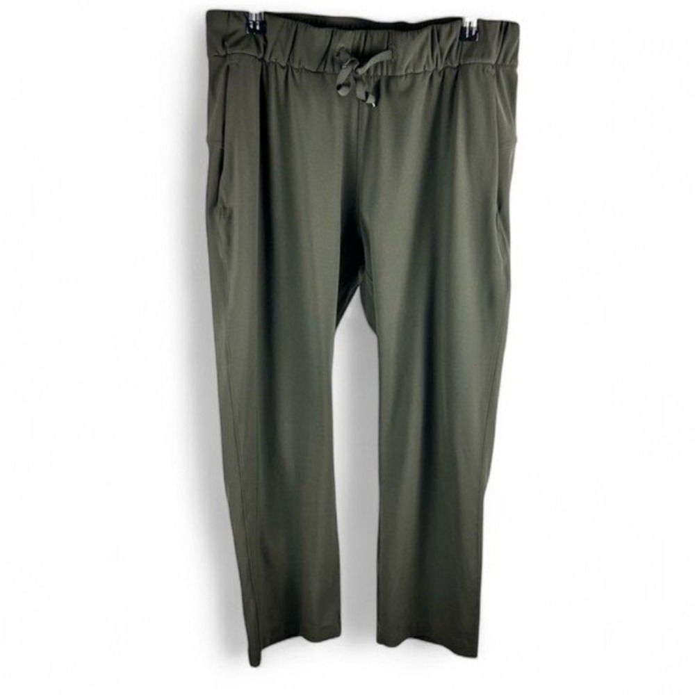 Lululemon On The Fly Crop Pants Size 6 23" Dark Olive W6AV6S EUC Travel Hiking